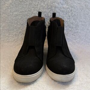 Linea Paolo Black Wedge Sneaker Booties Hidden Heel Side Zip Chic Size 8